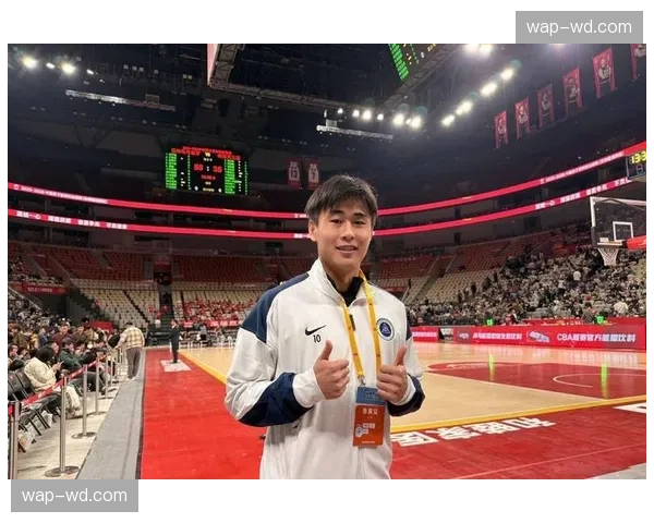 周定洋戴伟浚中场串联 新鹏城4231阵型依赖组织核心